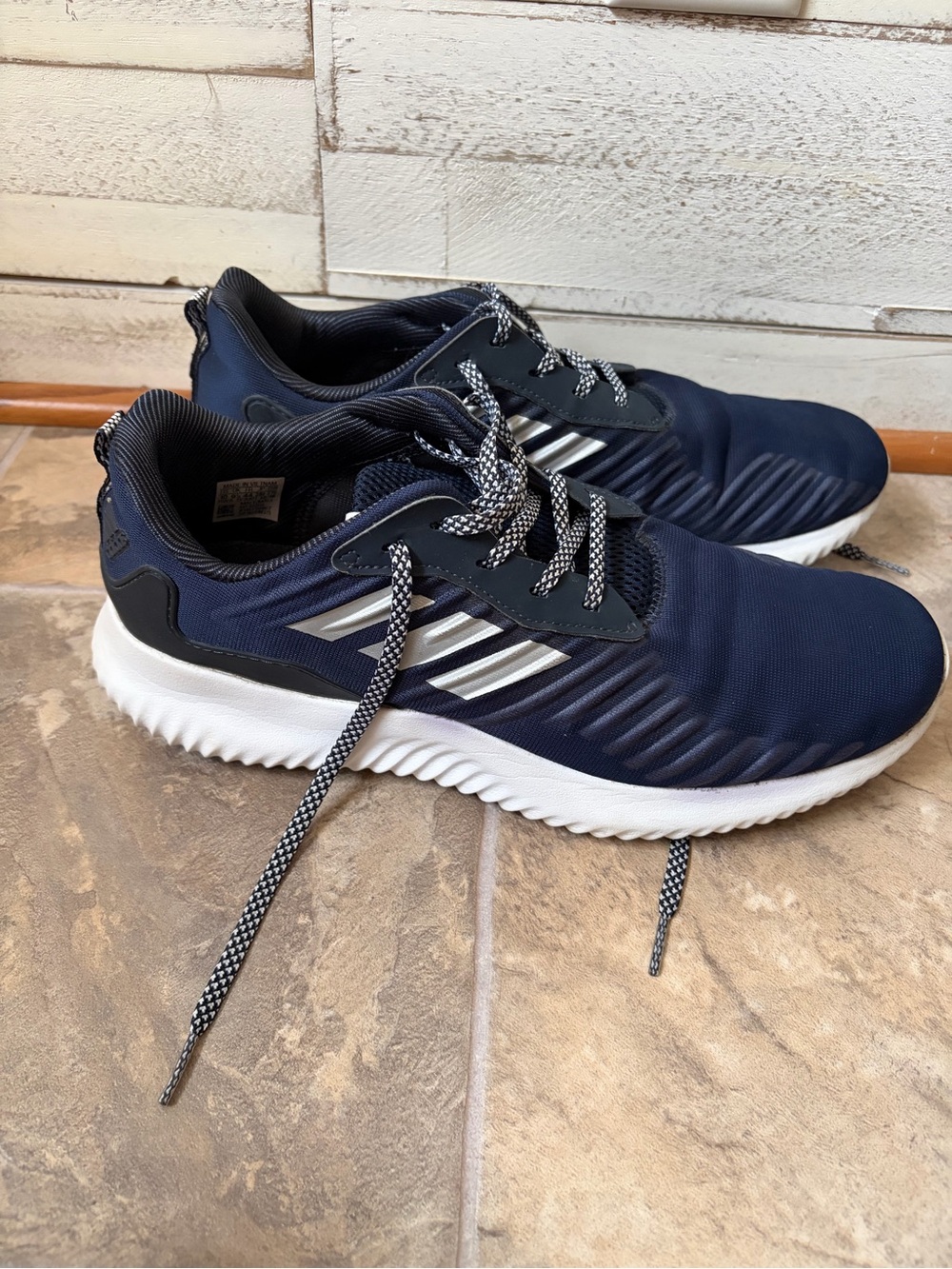 Adidas Men’s Navy Athletic Sneakers size 10 alpha bounce - Picture 3 of 5